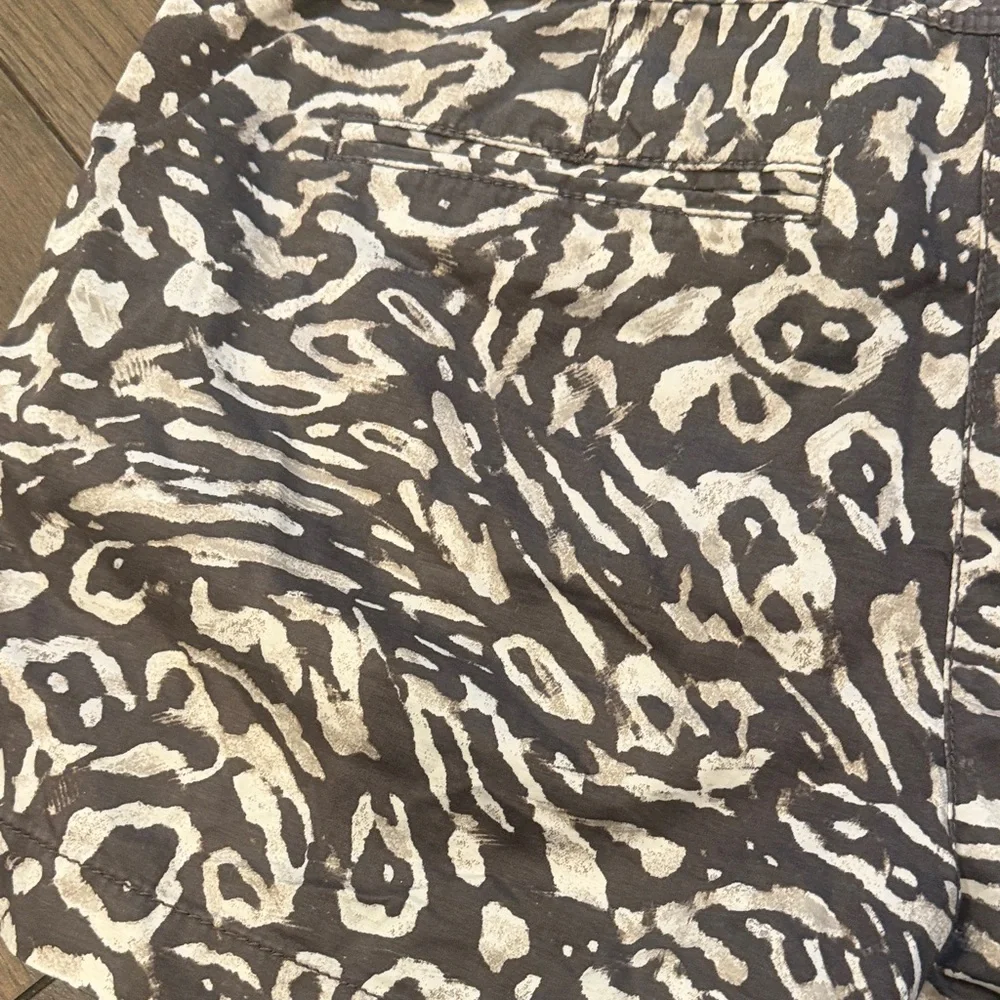 LOFT Animal Print Shorts Size 8 C9-009